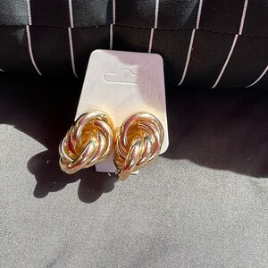 Elegant Gold Knot Earrings